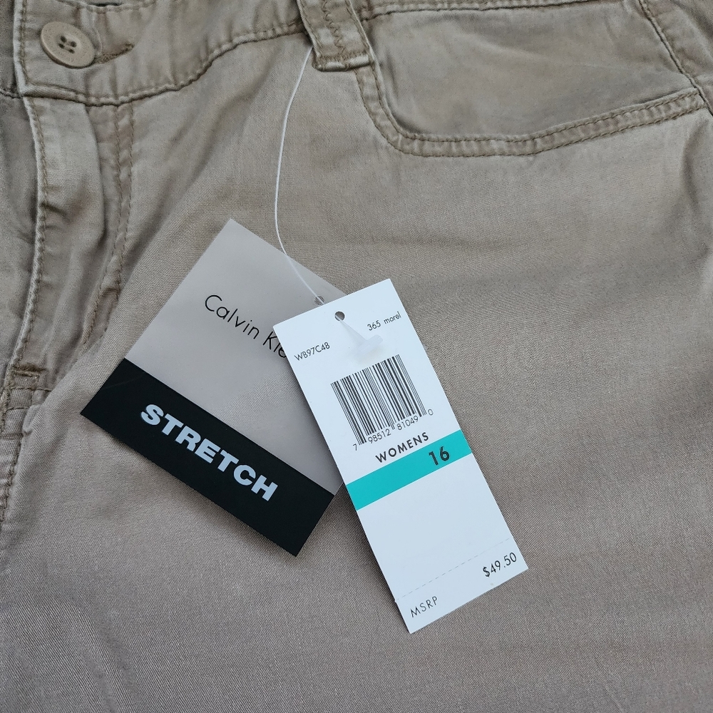 Calvin Klein Tan Women's Bermuda Shorts‎ - Picture 4 of 4